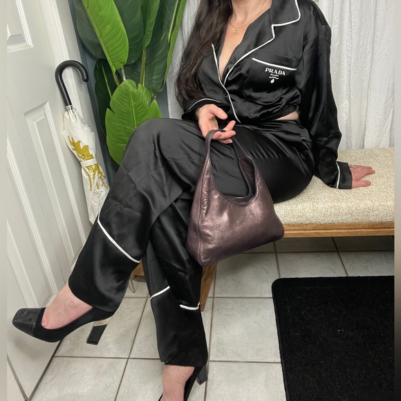 Rare Prada mini asymmetrical hobo leather pewter grey metallic handbag - Picture 4 of 6